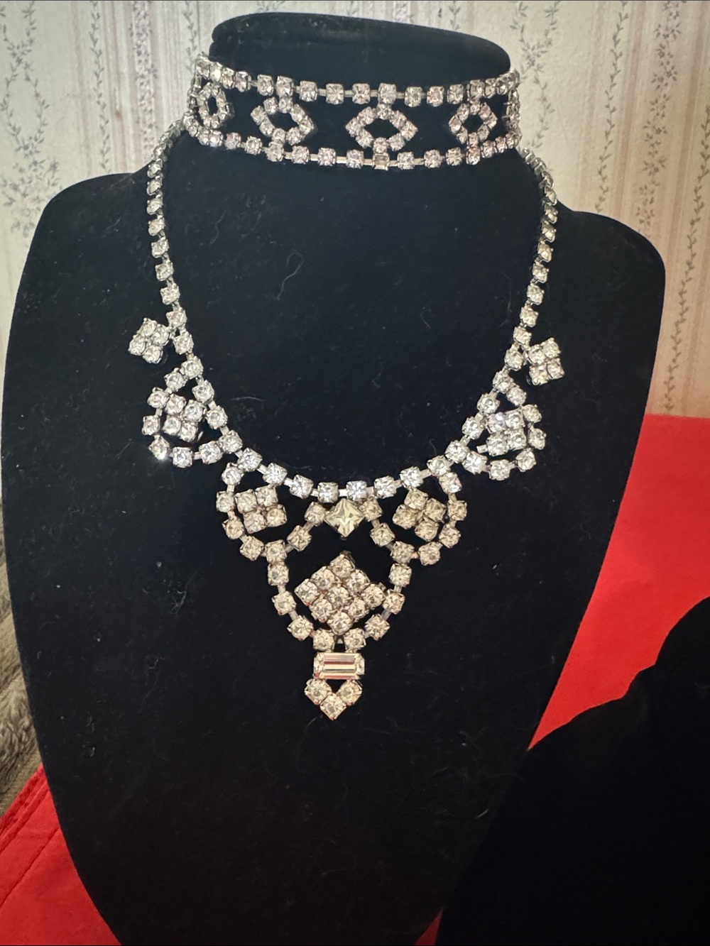 VTG Elegant Silver Necklace and Bracelet Set